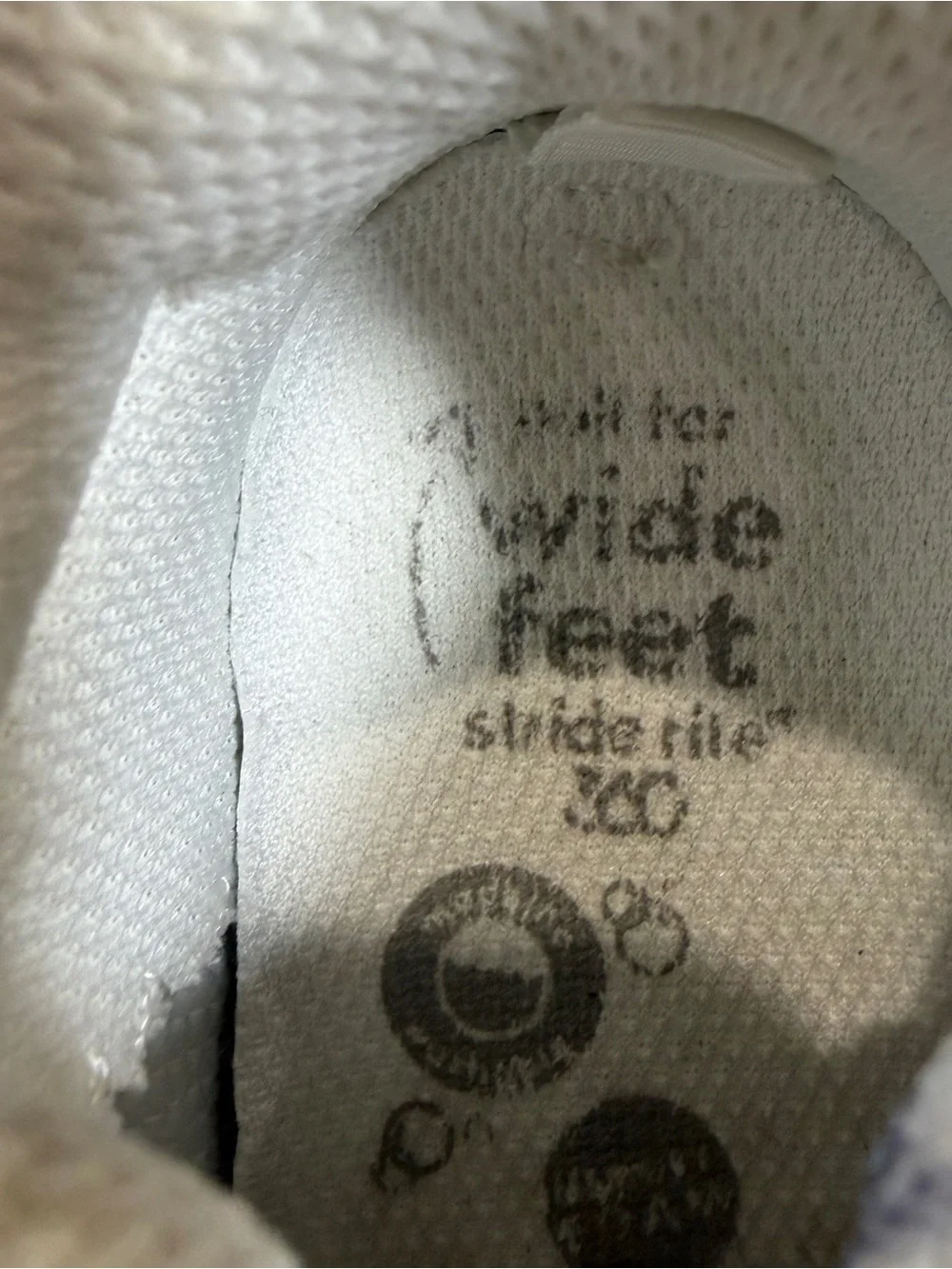 Stride Rite for Wide Feet Boys White Velcro Tennis Shoes Sz 3M